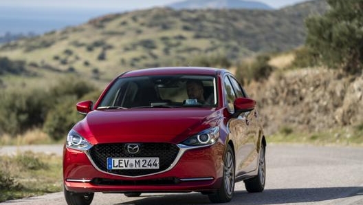 La Mazda 2 ha un motore benzina 1500 coadiuvato da un sistema micro ibrido