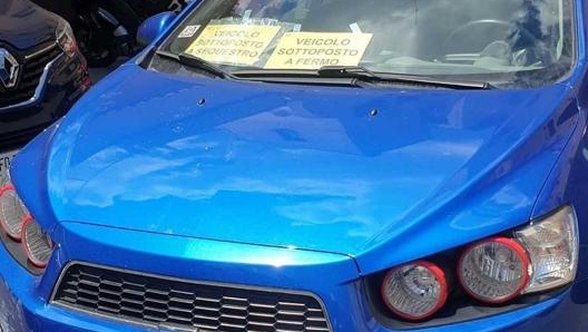 La Chevrolet Aveo è ora sotto sequestro. Già scattate le procedure per la confisca