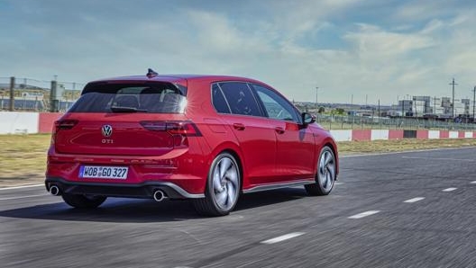 Volkswagen Golf GTI 2020 in azione