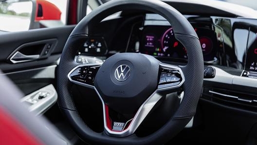 Il posto guida della nuova Volkswagen Golf GTI 2020