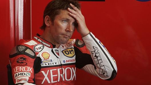 Troy Bayliss al box nel 2008. LaPresse