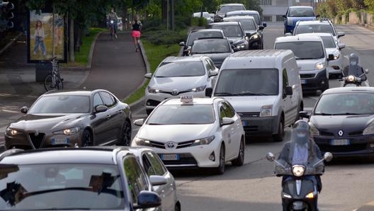 In 20 anni il parco circolante di auto è aumentato di 7,5 milioni di unità. Ansa