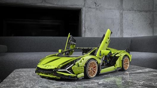 La Lamborghini Sián è stata presentata allo scorso Salone di Francoforte e, con i suoi 819 cavalli, è la Lamborghini stradale più potente della storia, nonché la prima ibrida del marchio