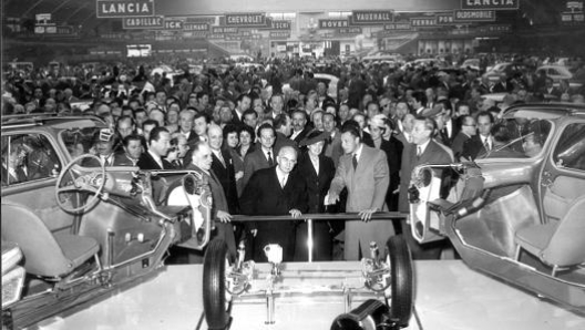 Il presidente della Repubblica Luigi Einaudi inaugura il salone dell’Auto di Torino nel 1955. LaPresse