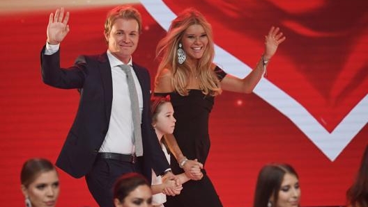 Nico Rosberg con la moglie Vivian Sibold durante un Gala a Berlino lo scorso dicembre. Afp