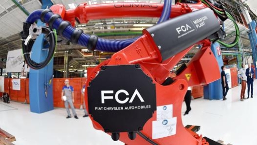 La fabbrica di Mirafiori, come gli altri impianti italiani di Fca, ha ricominciato a produrre automobili. Ansa