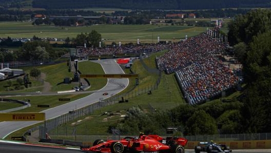 Un momento del GP Austria del 2019, vinto da Verstappen davanti a Leclerc. Epa