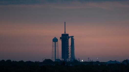 Lo Space X Falcon 9 pronto al lancio. Afp