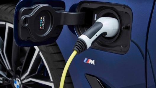 La Bmw Serie 5 ibrida plug-in ha unautonomia massima di 67 km in modalit solo elettrica