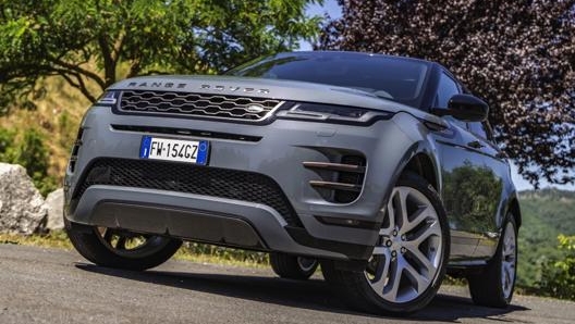 Il frontale di Range Rover Evoque ricorda da vicino la sorella maggiore Velar