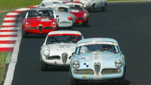 In breve la Sprint Veloce, appartenente alla categoria delle Gt fino a 1.300 cc, divenne un’arma con cui i piloti di tutto il mondo hanno dato l’assalto alle Porsche 356 e alle altre temibili avversarie, ottenendo numerose vittorie nei suoi oltre dieci anni di carriera.