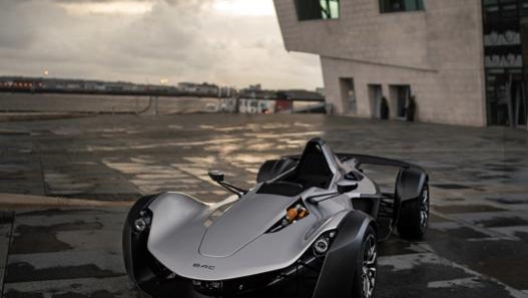 La britannica Briggs firma questa Bac Mono, che pesa meno di 600 kg