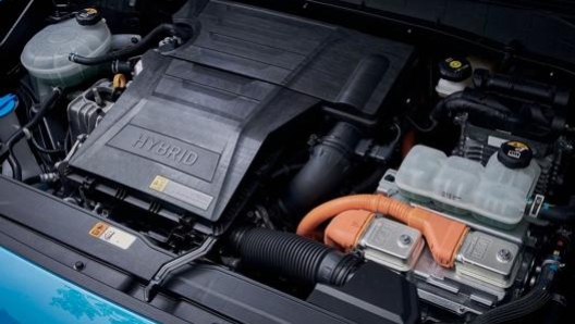 Motore termico 1.6 abbinato a una batteria a magneti permanenti: potenza complessiva da 141 Cv