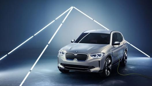 La Bmw iX3, versione elettrica del Suv X3