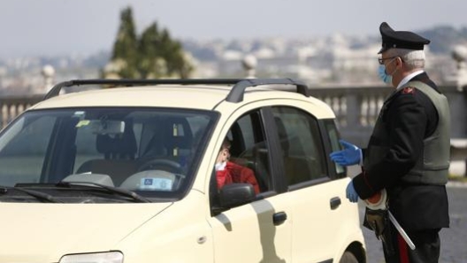 Un posto di controllo al Gianicolo a Roma. Ansa