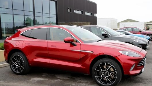 I nuovi  suv Aston Martin DBX nella fabbrica gallese di St. Athan GETTY IMAGES