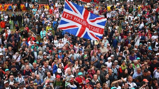 Tifosi in festa a Silverstone. Getty