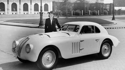 Una delle vetture bavaresi partecipanti alla Mille Miglia 1940,  fotografata a Milano prima della gara