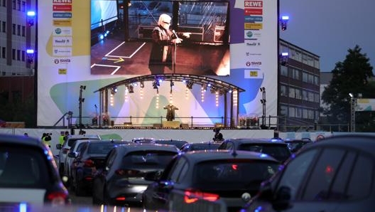 Un concerto in un drive-in di Bonn in Germania