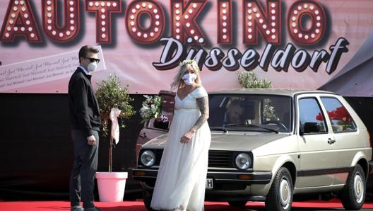 Un matrimonio al drive-in di Düsseldorf