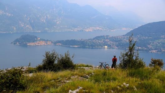 Vista su Bellagio, sul Lago di Como, ultimo tratto della discesa in mtb. Masperi