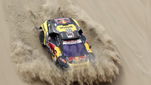 Sebastien Loeb in azione su Peugeot durante la Dakar 2019. Ap