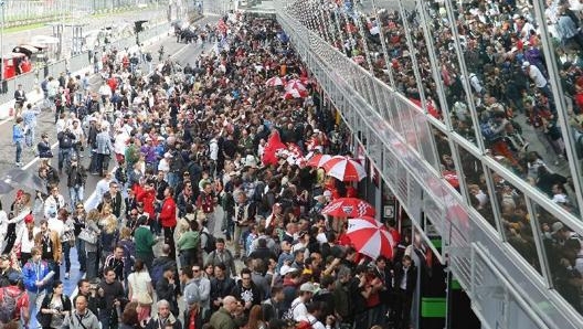 Il paddock di Monza in una normale giornata di gran premio