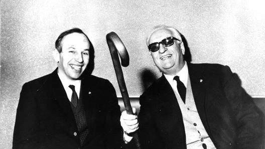 John Surtees (1934-2017) con Enzo Ferrari (1898-1988) ANSA