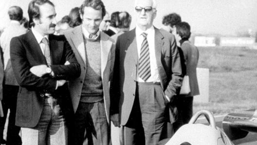 Da sinistra Clay Regazzoni, Niki Lauda ed Enzo Ferrari alla presentazione della Ferrari del 1976