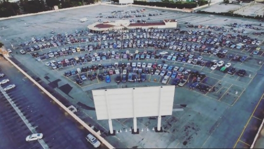 Il famoso Paramount Drive-In in California