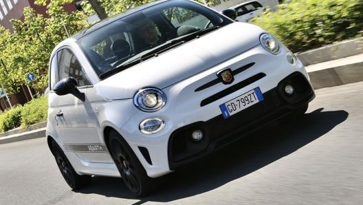 Abarth 595 Esseesse scatta da 0 a 100 km/h in 6,7 secondi