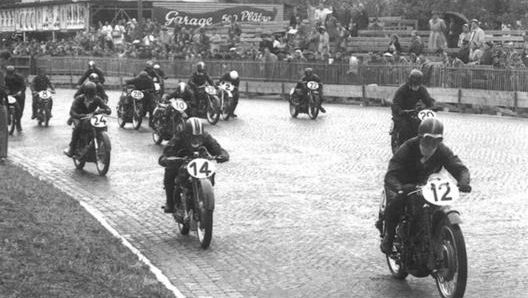 Una corsa motociclistica dopo la Seconda Guerra Mondiale