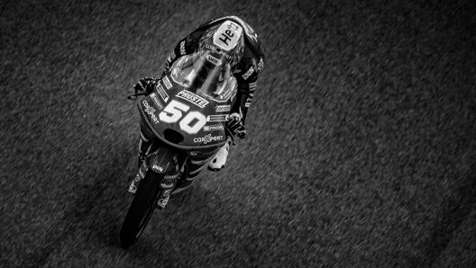 Il giovane Jason in sella alla sua Ktm numero 50