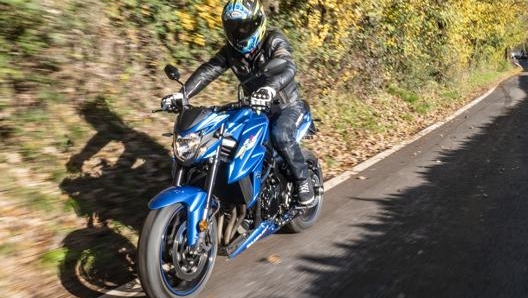 La Suzuki la GSX-S750 ha una potenza di 114 cavalli per 213 kg di peso