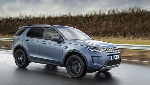 Le nuove Range Rover Evoque Phev e Discovery Sport Phen montano un motore benzina da 1,5 litri e 200 cavalli di potenza