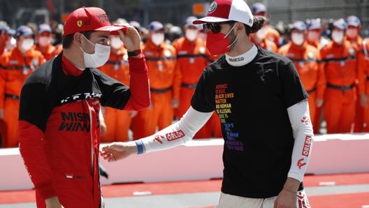 Antonio Giovinazzi (a destra) con Charles Leclerc. Ap