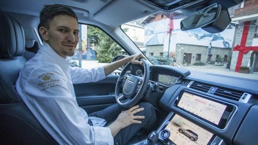 Paolo Griffa al volante della Range Rover Sport Hybrid