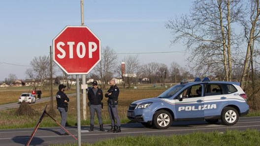 Un posto di blocco vicino la ex zona rossa di Codogno. Ansa