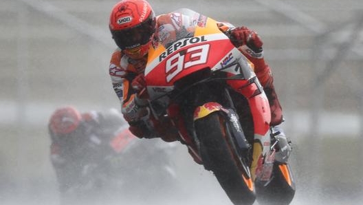 Sotto il diluvio Marquez è stato in testa per alcuni giri prima di cadere