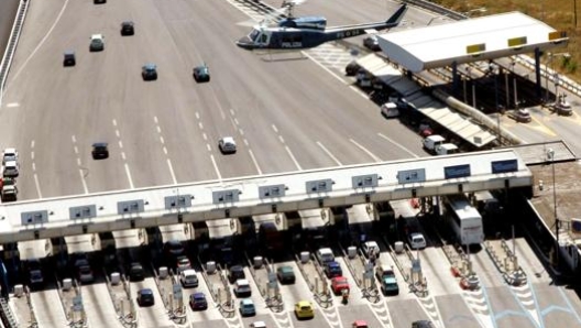 Fino al 22 marzo in autostrada niente più servito per fare rifornimento. Ansa