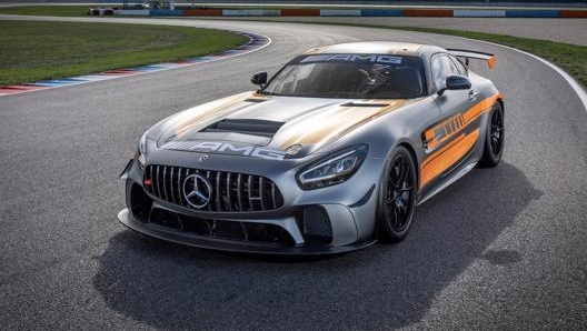 Si rinnova la Mercedes-Amg GT4