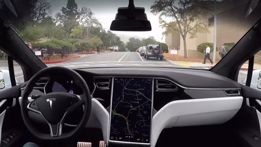 L’Autopilot di Tesla è conforme al Livello 2