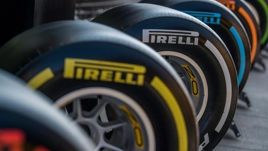 Pneumatici Pirelli al paddock. Epa