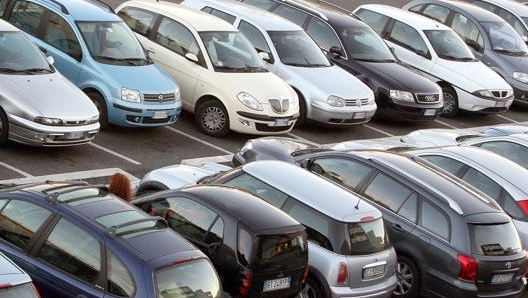 Le principali alternative all’acquisto sono il noleggio a lungo termine e il leasing. Ansa