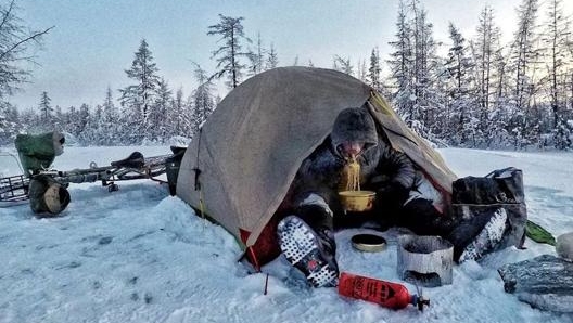 L’accampamento serale di Lorenzo Barone durante il viaggio siberiano