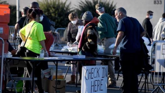 Il punto di accoglienza all’ingresso del parcheggio adibito a dormitorio per senzatetto a Las Vegas, Nevada, Stati Uniti. Afp