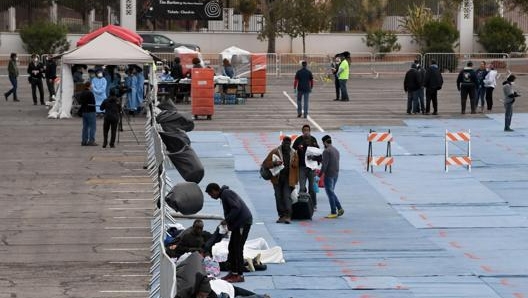 Il parcheggio del Cashman Center dopo la “bonifica”, con le strisce che delimitano gli spazi e le distanze. Afp