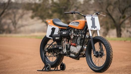 Nero e arancione per la XR 750