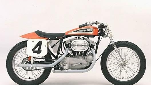 La prima versione della XR è del 1970. Montava un motore Sportster modificato