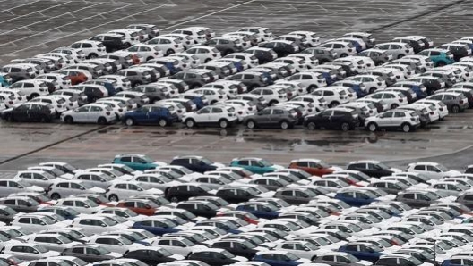 Il piazzale della fabbrica Volkswagen di Pamplona in Spagna. Epa